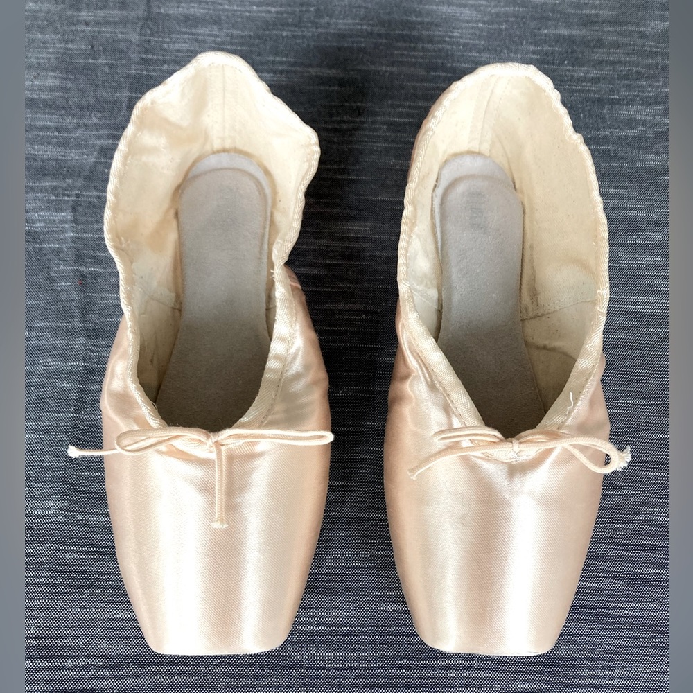 Bloch Heritage Pointe Shoes size 7 X